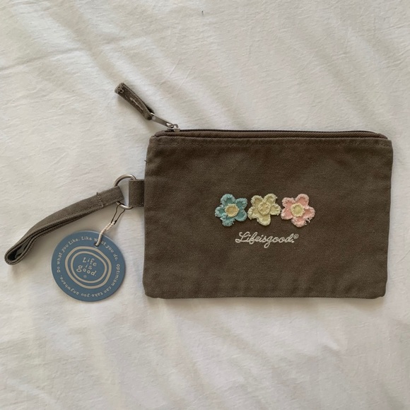 Life Is Good Handbags - Life is Good Wristlet **BNWT**